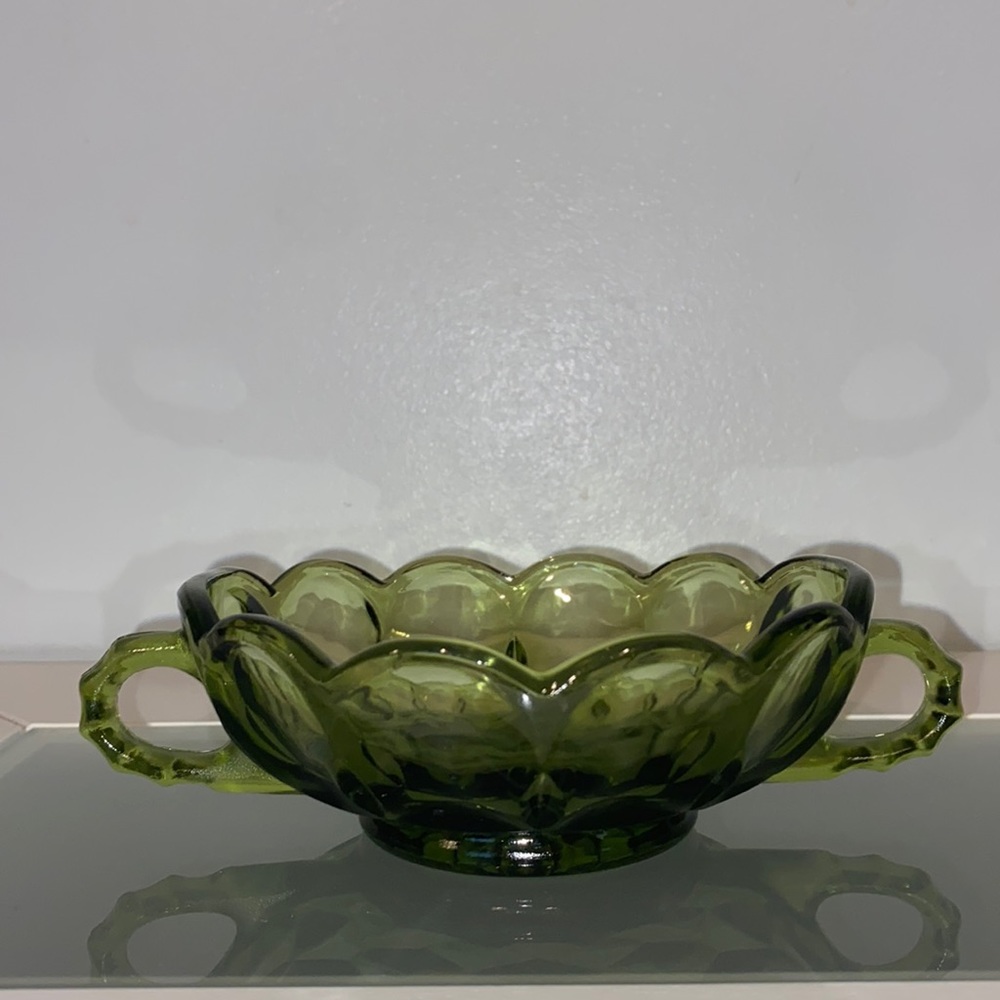 Vintage Glass Green Two Handled Nappy Scalloped Berry Bowl w/Fairfield Pattern